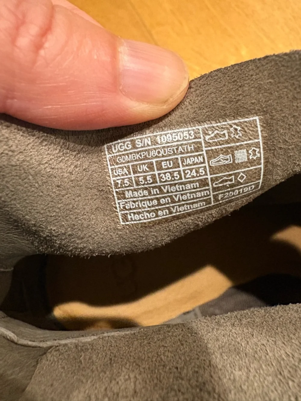 UGG Women's Bandara Ankle Boot suede taupe sz 7.5 new without tag